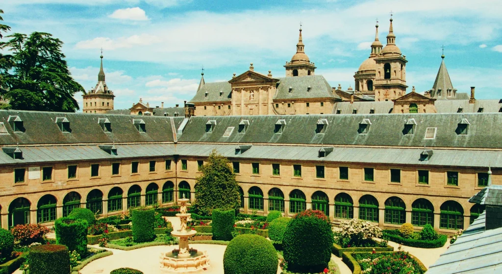 Real Centro Universitario Escorial-María Cristina